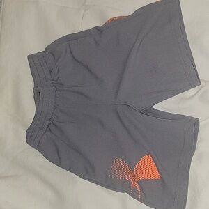 UA Under Armour Shorts Loose Fit Basketball Gray Orange boys size 5